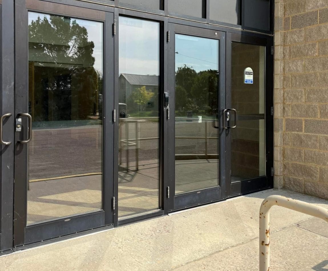 Control access on commercial building entry way